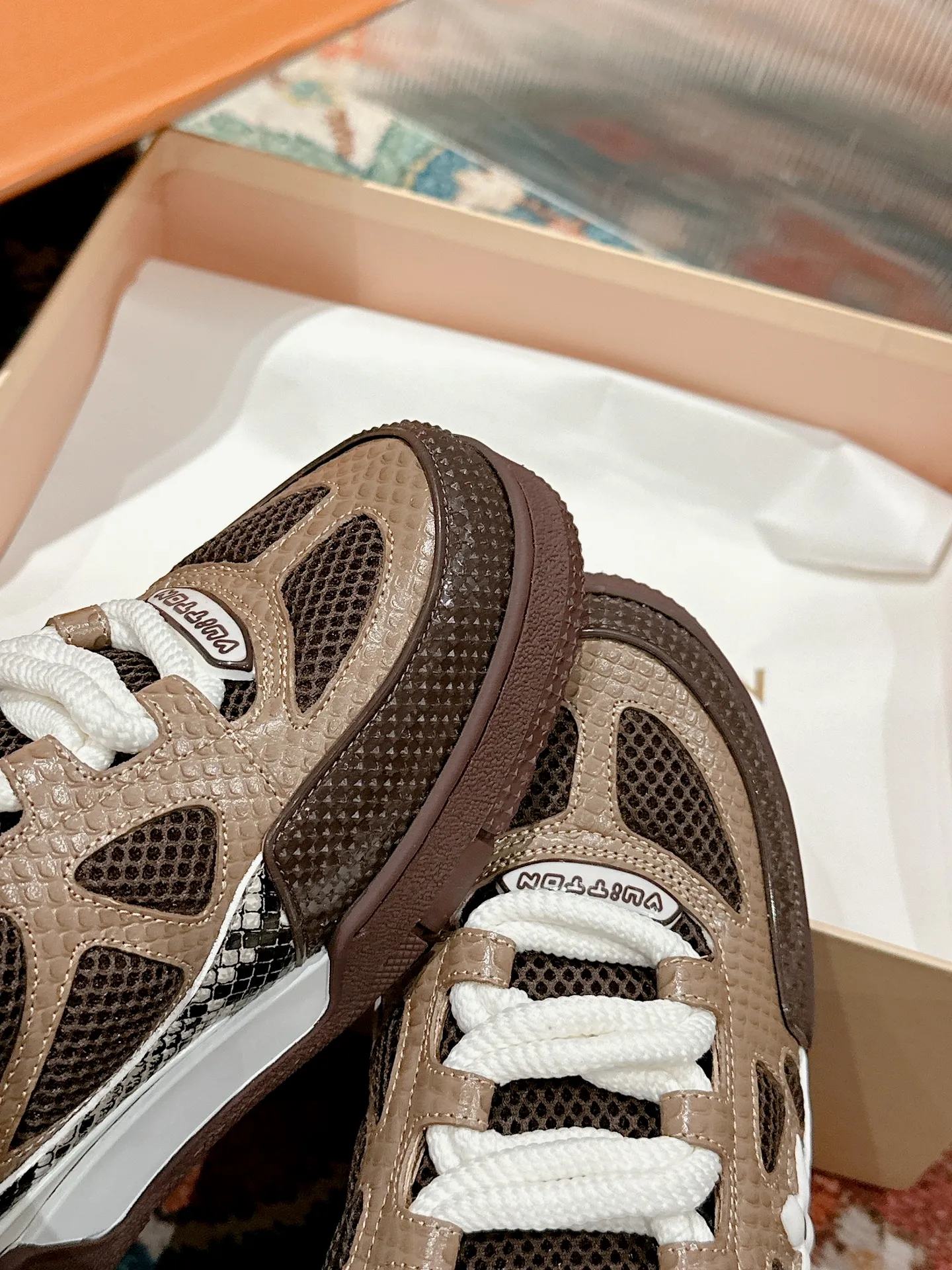 👟👟Ex-factory price 800👟👟 Louis Vuiton·Louis Vuitton🍀 🍀 LV Skate series bread shoes-skateboard shoes-basketball shoes-casual sports shoes top version🔝original purchase, development and production👍🏻[Fireworks] LV Skate has continued The View professional skateboard shoes since 2020. This style continues the fat version of the 90s. Designers added playful touches such as an open mesh tongue and exaggerated laces that pay homage to Axion, es and DC. Unlike your typical skate shoe, this LVSK8 sneaker is made from nubuck leather with TPU trim and Monogram texture. Finally, there are the logos on the heel and tongue as well as the floral pattern on the side. ☑️ Fabric: Original customized first-layer cowhide + breathable mesh ☑️ Lining: Original imported breathable mesh ☑️ Size: Female 35-40 Male 39-44 (Female 40, Male 45.46 customized, non-refundable)